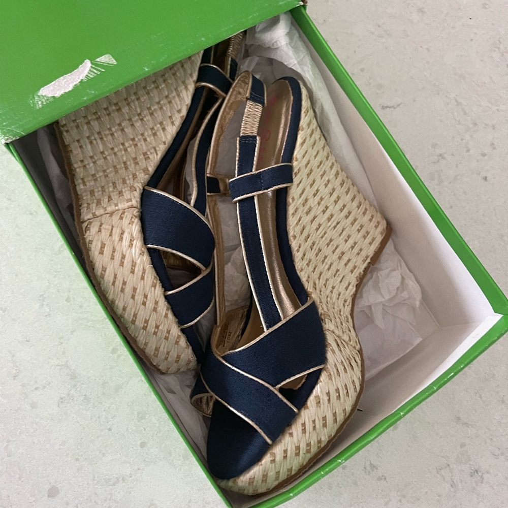 New lilly Pulitzer navy size 10 wedge